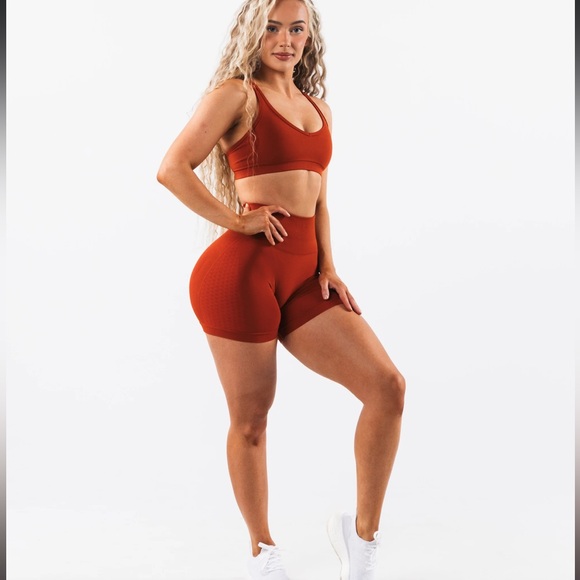 NWT Alphalete Amplify Contour Short - Picture 1 of 7